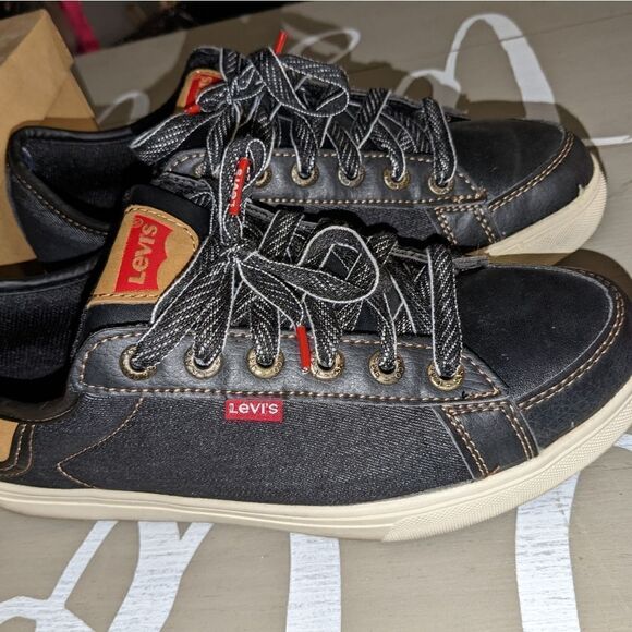 New in the box Men's Levis size 8 tennis shoes - Picture 9 of 12